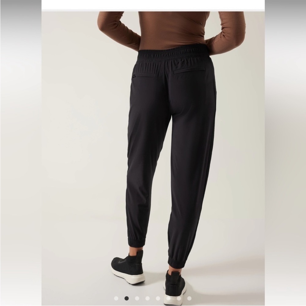 Athleta Brooklyn Jogger Pants Size 4 Black C24 - Picture 2 of 10